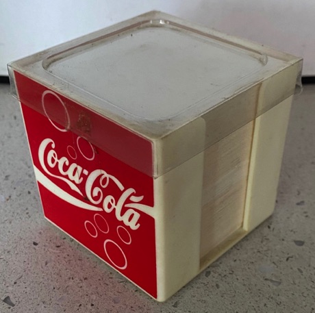 2179-1 € 6,00 coca cola notitieblaadjes in plastic bok.jpeg